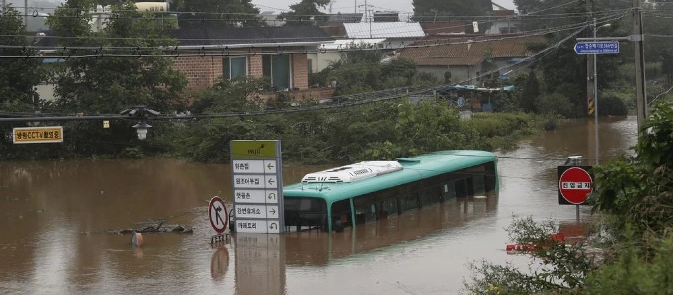 Νότια Κορέα: Τουλάχιστον 21 νεκροί από τις καταρρακτώδεις βροχές (φωτό)